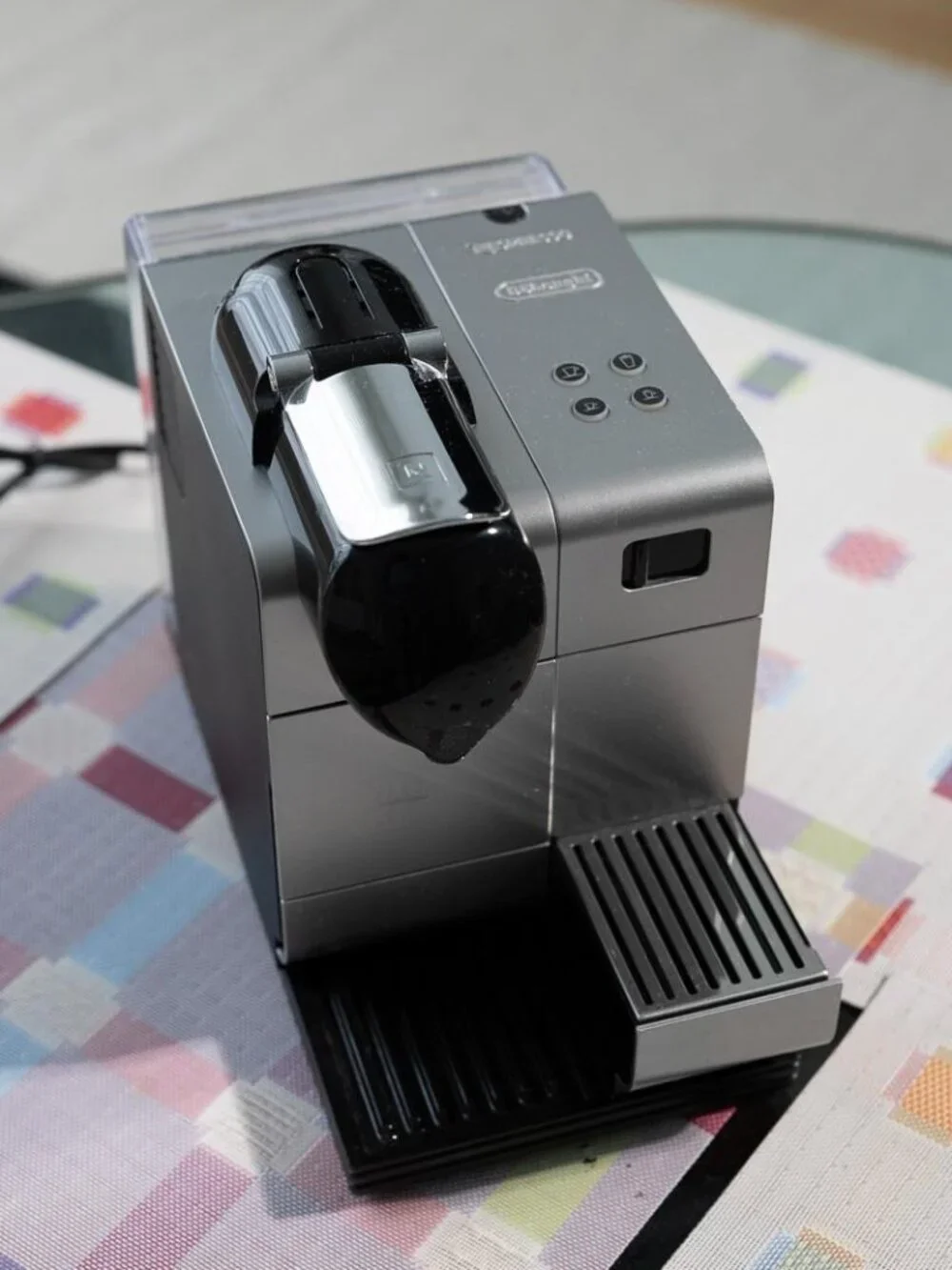 Nespresso Lattissima+ DeLonghi EN520SL Espresso Machine Silver Black‎ Pod Maker